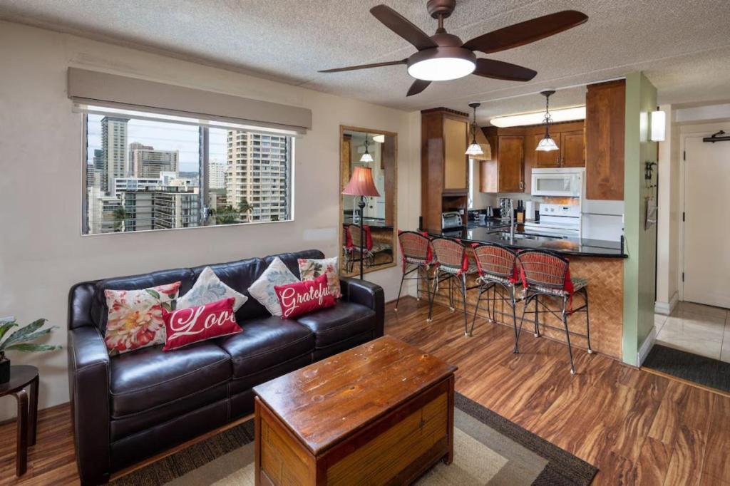 Heart Of Waikiki,1Bdrm,Free Parking, Wifi,No Resort Fees,Youtube,Netflix ! هونولولو المظهر الخارجي الصورة